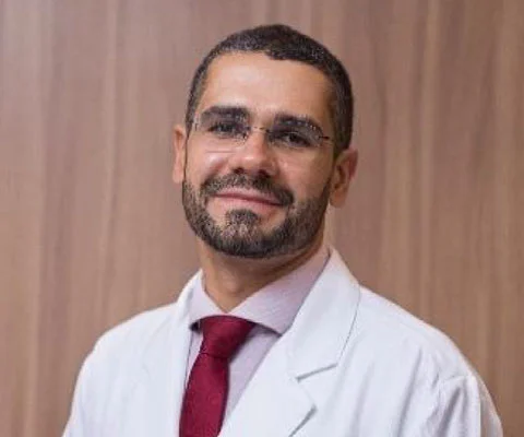 Dr. Adriano Teixeira