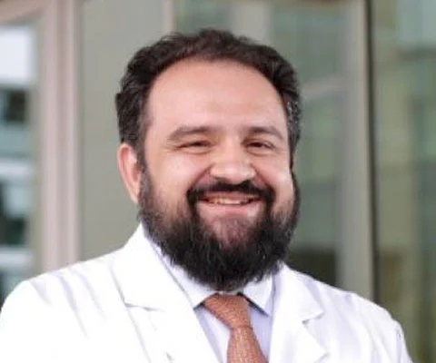 Dr. Gustavo Fernandes