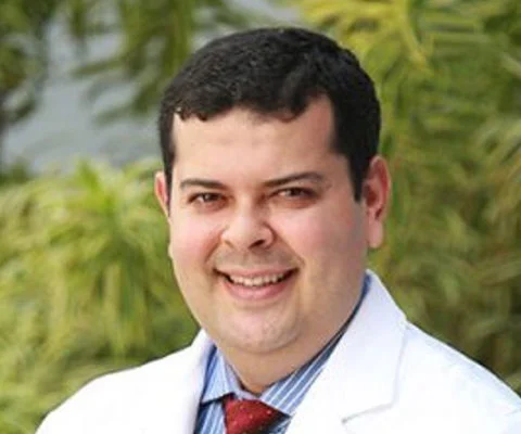 Dr. Vitor Hugo